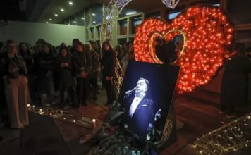 Oproštaj od legende u prepunoj sali: Počela komemoracija Halidu Bešliću Oproštaj od legende u prepunoj sali: Počela komemoracija Halidu Bešliću