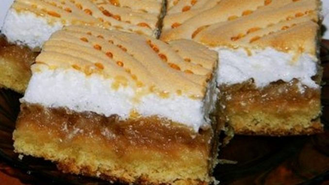 PITA SA JABUKAMA I BEZEOM 🍎🍰 sočna, slatka i kremasta – savršena kombinacija hrskavog bezea i mekanih jabuka!
