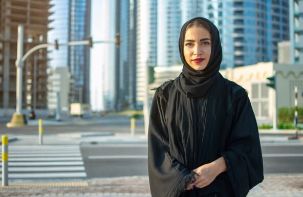 Postala sam ljubavnica 20 godina starijem Arapinu: Pristala sam da se udam za njega i postanem druga žena zbog para, a kad sam ušla u kuću zanemela sam od šoka Postala sam ljubavnica 20 godina starijem Arapinu: Pristala sam da se udam za njega i postanem druga žena zbog para, a kad sam ušla u kuću zanemela sam od šoka