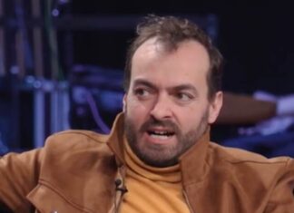 Poznati glumac mora na operaciju: Nenadu Okanoviću se zbog bolesti promijenio glas Poznati glumac mora na operaciju: Nenadu Okanoviću se zbog bolesti promijenio glas