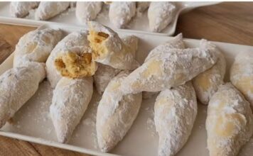 PRHKI KEKSIĆI SA ORASIMA – mirisni, hrskavi i tope se u ustima Savršeni uz šoljicu kafe ili čaja, a još bolji kad se podijele s najmilijima PRHKI KEKSIĆI SA ORASIMA – mirisni, hrskavi i tope se u ustima Savršeni uz šoljicu kafe ili čaja, a još bolji kad se podijele s najmilijima