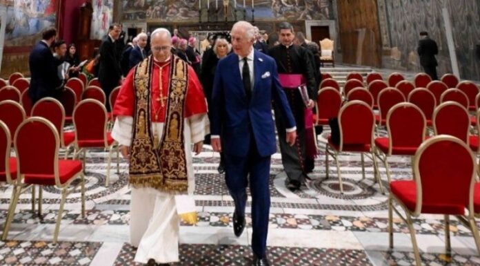 Prvi put u 500 godina: Britanski kralj i papa zajedno se molili u Vatikanu Prvi put u 500 godina: Britanski kralj i papa zajedno se molili u Vatikanu