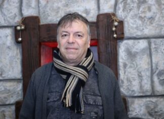 Ratne 1992. čuveni muzičar pobegao je iz Sarajeva za Beograd: U rodni grad kročio je te nakon 23 godine, noću da ga niko ne vidi Ratne 1992. čuveni muzičar pobegao je iz Sarajeva za Beograd: U rodni grad kročio je te nakon 23 godine, noću da ga niko ne vidi