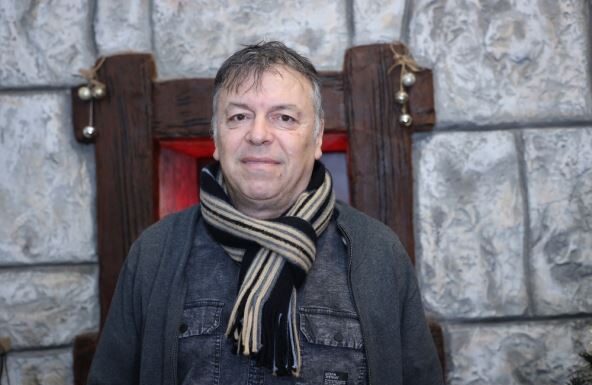 Ratne 1992. čuveni muzičar pobegao je iz Sarajeva za Beograd: U rodni grad kročio je te nakon 23 godine, noću da ga niko ne vidi Ratne 1992. čuveni muzičar pobegao je iz Sarajeva za Beograd: U rodni grad kročio je te nakon 23 godine, noću da ga niko ne vidi