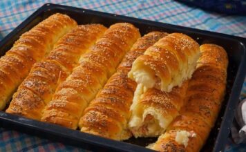 Rolnice sa sirom i kobasicom: Mekane su kao puter, a gotove očas posla Rolnice sa sirom i kobasicom: Mekane su kao puter, a gotove očas posla