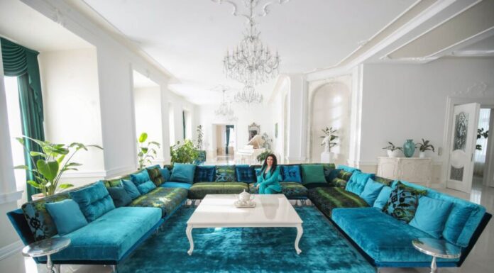 Sauna, kupaonica s kristalima i čak 235 prozora: Ovako izgleda preuređeni dvorac Dragane Mirković vrijedan 50 miliona € Sauna, kupaonica s kristalima i čak 235 prozora: Ovako izgleda preuređeni dvorac Dragane Mirković vrijedan 50 miliona €