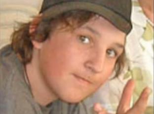 Sin im uzeo auto bez pitanja pa ga prijavili policiji da se nauči pameti: 17-godišnjak završio u zatvoru iz kog nikad nije izašao, ono što mu se desilo ledi krv Sin im uzeo auto bez pitanja pa ga prijavili policiji da se nauči pameti: 17-godišnjak završio u zatvoru iz kog nikad nije izašao, ono što mu se desilo ledi krv