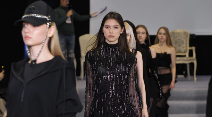 Šta će se nositi proljeće/ljeto 2026: Boje, krojevi i materijali koji osvajaju modnu scenu Šta će se nositi proljeće/ljeto 2026: Boje, krojevi i materijali koji osvajaju modnu scenu