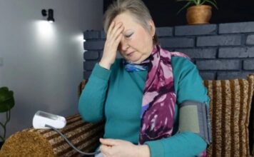 Šta spušta krvni pritisak momentalno? Ako brojke na aparatu pređu ovu granicu, 2 minuta su ključna da uradite SLJEDEĆE Šta spušta krvni pritisak momentalno? Ako brojke na aparatu pređu ovu granicu, 2 minuta su ključna da uradite SLJEDEĆE