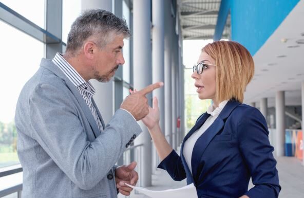 Šta uraditi kad vas neko vređa i ponižava: Dovoljno je samo da povučete ova 2 poteza Šta uraditi kad vas neko vređa i ponižava: Dovoljno je samo da povučete ova 2 poteza