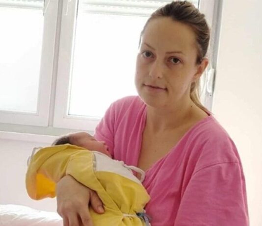 Stiglo “pojačanje”: Porodicu Prodić blagoslovilo rođenje petog sina Stiglo “pojačanje”: Porodicu Prodić blagoslovilo rođenje petog sina