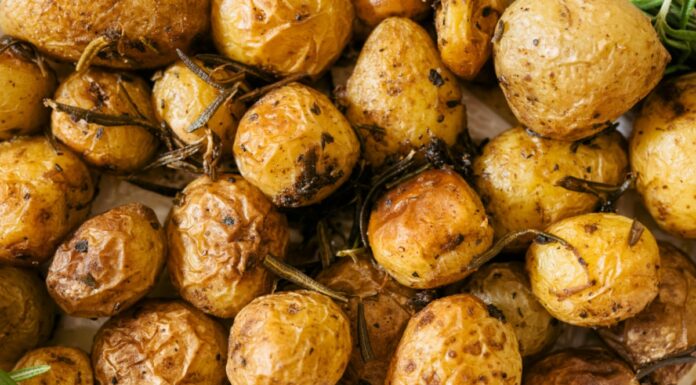 Supermarket prodaje jaknu koja izgleda kao gigantski pečeni krompir i svi je žele Supermarket prodaje jaknu koja izgleda kao gigantski pečeni krompir i svi je žele