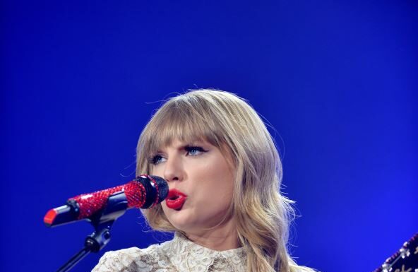 Tejlor Svift je na neverovatan način spasila život dvogodišnjakinji: Roditelji zanemeli od šoka Tejlor Svift je na neverovatan način spasila život dvogodišnjakinji: Roditelji zanemeli od šoka