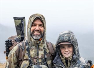 Trampov unuk napunio 13 godina, a ljudi ne mogu da prestanu da pljuju po njegovom ocu: Zbog toga što mu je u ruke dao sporni predmet, nazivaju to bolesnim Trampov unuk napunio 13 godina, a ljudi ne mogu da prestanu da pljuju po njegovom ocu: Zbog toga što mu je u ruke dao sporni predmet, nazivaju to bolesnim