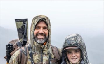 Trampov unuk napunio 13 godina, a ljudi ne mogu da prestanu da pljuju po njegovom ocu: Zbog toga što mu je u ruke dao sporni predmet, nazivaju to bolesnim Trampov unuk napunio 13 godina, a ljudi ne mogu da prestanu da pljuju po njegovom ocu: Zbog toga što mu je u ruke dao sporni predmet, nazivaju to bolesnim