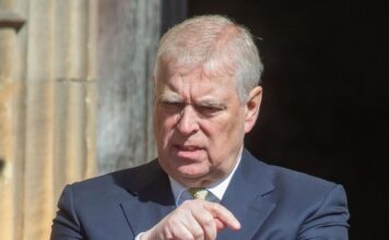 U krevetu nije znao za granicu, prema posluzi se ponašao bahato, a od diplomata tražio da ga okružuju žene: Sve navodne bizarnosti princa Endrua U krevetu nije znao za granicu, prema posluzi se ponašao bahato, a od diplomata tražio da ga okružuju žene: Sve navodne bizarnosti princa Endrua