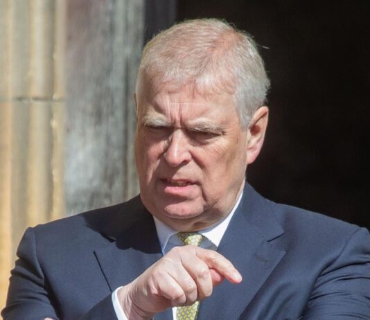 U krevetu nije znao za granicu, prema posluzi se ponašao bahato, a od diplomata tražio da ga okružuju žene: Sve navodne bizarnosti princa Endrua U krevetu nije znao za granicu, prema posluzi se ponašao bahato, a od diplomata tražio da ga okružuju žene: Sve navodne bizarnosti princa Endrua