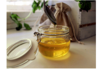 U med dodajte ovu zaboravljenu biljku: Čisti pluća kao metlom, odlična i za pušače U med dodajte ovu zaboravljenu biljku: Čisti pluća kao metlom, odlična i za pušače