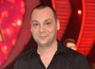 U rukama više nije bilo mjesta: Darko Filipović bakšiš lijepio na čelo FOTO U rukama više nije bilo mjesta: Darko Filipović bakšiš lijepio na čelo FOTO