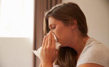 U starim fotografijama sam pronašla sliku svog supruga sa nepoznatom ženom i detetom: A kad sam videla šta piše na poleđini rekla sam mu da želim razvod U starim fotografijama sam pronašla sliku svog supruga sa nepoznatom ženom i detetom: A kad sam videla šta piše na poleđini rekla sam mu da želim razvod