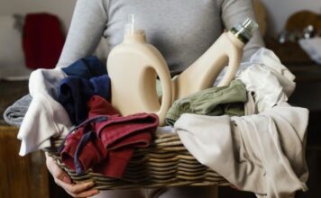 Ubacite u veš mašinu ova 2 sastojka i pustite je da odradi na 90 stepeni: Odeća će mirisati kao nikada do tada Ubacite u veš mašinu ova 2 sastojka i pustite je da odradi na 90 stepeni: Odeća će mirisati kao nikada do tada