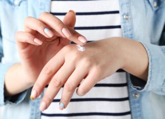 Uz hladne dane dolazi i ispucala koža: Uz ove trikove ćete se rešiti muke očas posla Uz hladne dane dolazi i ispucala koža: Uz ove trikove ćete se rešiti muke očas posla