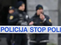 UŽAS U SLOVENIJI: Muškarac pozvao ženu i ispalio tri hica, pa presudio sebi UŽAS U SLOVENIJI: Muškarac pozvao ženu i ispalio tri hica, pa presudio sebi