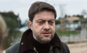 “Viđao sam ljude koji svašta rade na terasi, ali ovo još nisam: Kad sam komšiji ispod pokazao šta mu to smrdi i curi od stanara iznad, zabezeknuo se” "Viđao sam ljude koji svašta rade na terasi, ali ovo još nisam: Kad sam komšiji ispod pokazao šta mu to smrdi i curi od stanara iznad, zabezeknuo se"