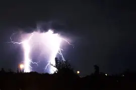 Vjetar, kiša, grmljavina, hladna fronta se približava BiH Vjetar, kiša, grmljavina, hladna fronta se približava BiH