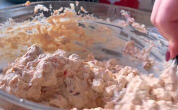 Vlaška salata: Nema kremastije i ukusnije, idealna kao slavsko predjelo Vlaška salata: Nema kremastije i ukusnije, idealna kao slavsko predjelo