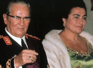 Zaboravljeni incident s Jovankom Broz na balu: “Ispao joj pištolj iz torbe” Zaboravljeni incident s Jovankom Broz na balu: “Ispao joj pištolj iz torbe”