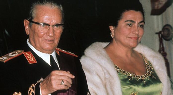 Zaboravljeni incident s Jovankom Broz na balu: “Ispao joj pištolj iz torbe” Zaboravljeni incident s Jovankom Broz na balu: “Ispao joj pištolj iz torbe”