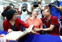 32 godine je prevrtala i nebo i zemlju da nađe otetog sina – Kad je izgubila nadu da je živ, desilo se čudo: Usledio je poziv koji je sve promenio 32 godine je prevrtala i nebo i zemlju da nađe otetog sina - Kad je izgubila nadu da je živ, desilo se čudo: Usledio je poziv koji je sve promenio