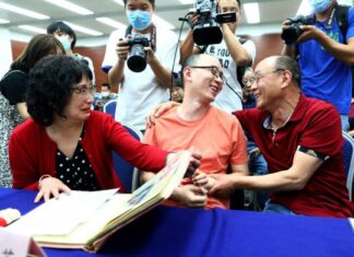 32 godine je prevrtala i nebo i zemlju da nađe otetog sina – Kad je izgubila nadu da je živ, desilo se čudo: Usledio je poziv koji je sve promenio 32 godine je prevrtala i nebo i zemlju da nađe otetog sina - Kad je izgubila nadu da je živ, desilo se čudo: Usledio je poziv koji je sve promenio