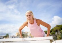 5 zdravih navika koje svaka žena u 50-im treba da zadrži tokom jeseni 5 zdravih navika koje svaka žena u 50-im treba da zadrži tokom jeseni