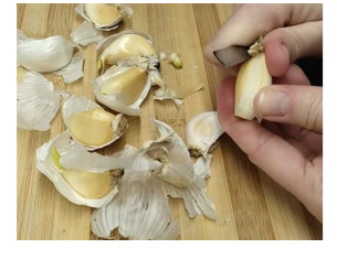 AKO NAVALITE NA SLANINU I BELI LUK, OVO ĆE SE DESITI SA VAŠIM ZDRAVLJEM: Doktor upozorio ni NAJISKUSNIJI nisu znali AKO NAVALITE NA SLANINU I BELI LUK, OVO ĆE SE DESITI SA VAŠIM ZDRAVLJEM: Doktor upozorio ni NAJISKUSNIJI nisu znali