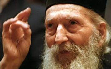 Ako se na ovaj način pričešćujete tokom Božićnog posta na sebe navlačite osudu, kaznu i muke: Patrijarh Pavle sve objasnio u 1 rečenici Ako se na ovaj način pričešćujete tokom Božićnog posta na sebe navlačite osudu, kaznu i muke: Patrijarh Pavle sve objasnio u 1 rečenici