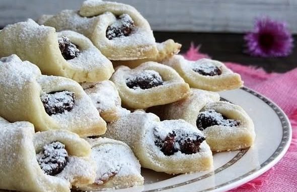 B0ŽIĆNE KIFLICE….UVIJEK SU NA M0M STOLU ZA B0ŽIĆ B0ŽIĆNE KIFLICE….UVIJEK SU NA M0M STOLU ZA B0ŽIĆ