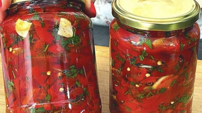 Bez 50 tegli ne čekam zimu…Pečene paprike sa belim lukom, najukusnija zimnica Bez 50 tegli ne čekam zimu…Pečene paprike sa belim lukom, najukusnija zimnica