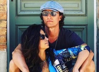 Bio je planetarno popularan kad je upoznao ženu svog života a ona nije imala pojma ko je on: Za njihov brak kažu da je nastabilniji u Holivudu Bio je planetarno popularan kad je upoznao ženu svog života a ona nije imala pojma ko je on: Za njihov brak kažu da je nastabilniji u Holivudu