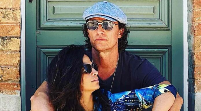 Bio je planetarno popularan kad je upoznao ženu svog života a ona nije imala pojma ko je on: Za njihov brak kažu da je nastabilniji u Holivudu Bio je planetarno popularan kad je upoznao ženu svog života a ona nije imala pojma ko je on: Za njihov brak kažu da je nastabilniji u Holivudu