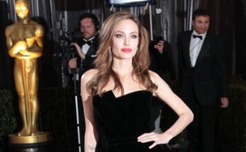 Bred Pit zadao novi udarac Anđelini Džoli: Advokati glumice tvrde da na ovaj način hoće da kontroliše bivšu ženu Bred Pit zadao novi udarac Anđelini Džoli: Advokati glumice tvrde da na ovaj način hoće da kontroliše bivšu ženu