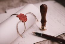 Brinula sam o bolesnoj majci, a kad je umrla u fioci sam našla dokument koji me je razorio: Bolje da nikad nisam saznala istinu Brinula sam o bolesnoj majci, a kad je umrla u fioci sam našla dokument koji me je razorio: Bolje da nikad nisam saznala istinu