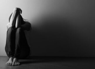 Ćerka otkrila da otac vara njenu mamu, pa je odlučila da se gorko osveti ljubavnici: Nije ni slutila da će dobiti 3 godine zatvora Ćerka otkrila da otac vara njenu mamu, pa je odlučila da se gorko osveti ljubavnici: Nije ni slutila da će dobiti 3 godine zatvora