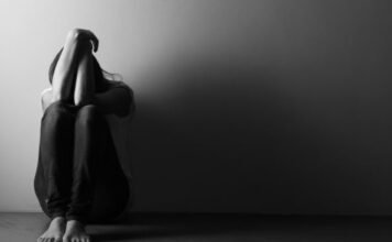 Ćerka otkrila da otac vara njenu mamu, pa je odlučila da se gorko osveti ljubavnici: Nije ni slutila da će dobiti 3 godine zatvora Ćerka otkrila da otac vara njenu mamu, pa je odlučila da se gorko osveti ljubavnici: Nije ni slutila da će dobiti 3 godine zatvora