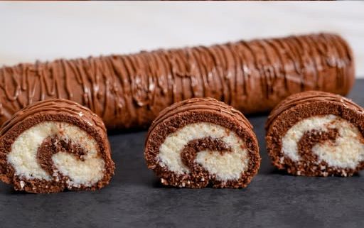ČOKOLADNI ROLAT S KOKOSOM – jednostavan desert koji oduševljava svakim zalogajem 🍫🥥