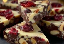 ČOKOLADNI TROUGLOVI SA BRUSNICAMA 🍫🍒 savršeni su za posebne prilike ili kada poželite sebe počastiti nečim finim i drugačijim