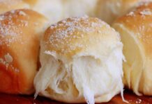 Danas želim podijeliti recept za hljeb koji je posebno mekan i pahuljast, sa nježnom i svilenkastom teksturom. Ovo je jedan od mojih omiljenih hljebova! Danas želim podijeliti recept za hljeb koji je posebno mekan i pahuljast, sa nježnom i svilenkastom teksturom. Ovo je jedan od mojih omiljenih hljebova!