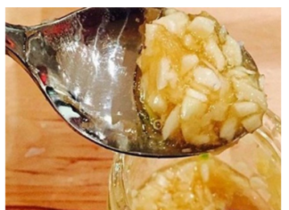 DAR OD BOGA-MED, ORASI, SIRĆE, BIJELI LUK LIJEČE SKORO SVE: Pogledajte koliko je zdrava ova kombinacija DAR OD BOGA-MED, ORASI, SIRĆE, BIJELI LUK LIJEČE SKORO SVE: Pogledajte koliko je zdrava ova kombinacija