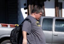 Dok su mu se slavni otac i brat baškarili u vili, on je morao da pretura po kontejneru u potrazi za hranom: Jedva uspeo da se skući, prizori pretužni Dok su mu se slavni otac i brat baškarili u vili, on je morao da pretura po kontejneru u potrazi za hranom: Jedva uspeo da se skući, prizori pretužni